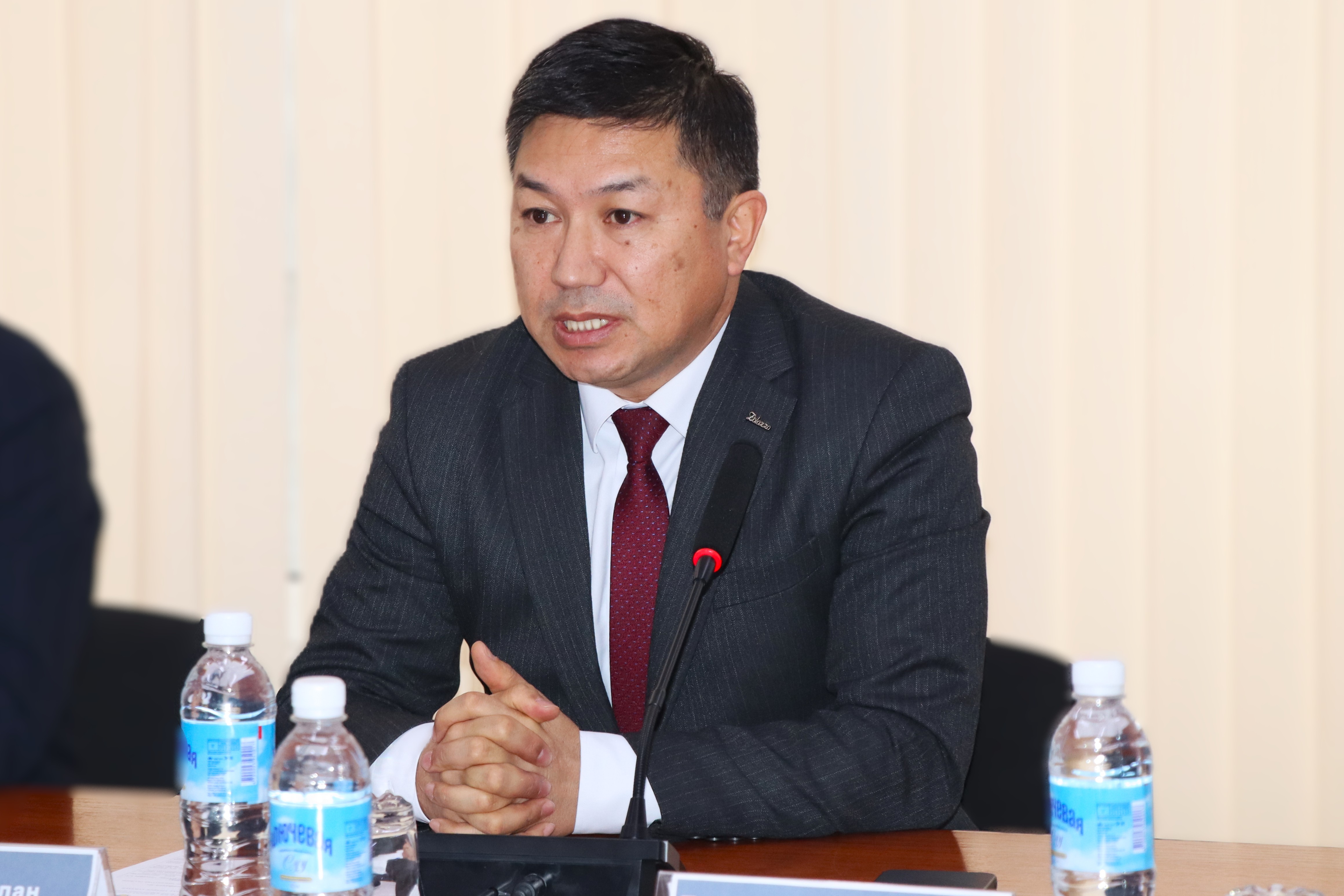 Улуттук дем – дүйнөлүк бийиктик» уңгужолунун алкагында «Коомдун өнүгүшү – илимде» аттуу тегерек стол өттү